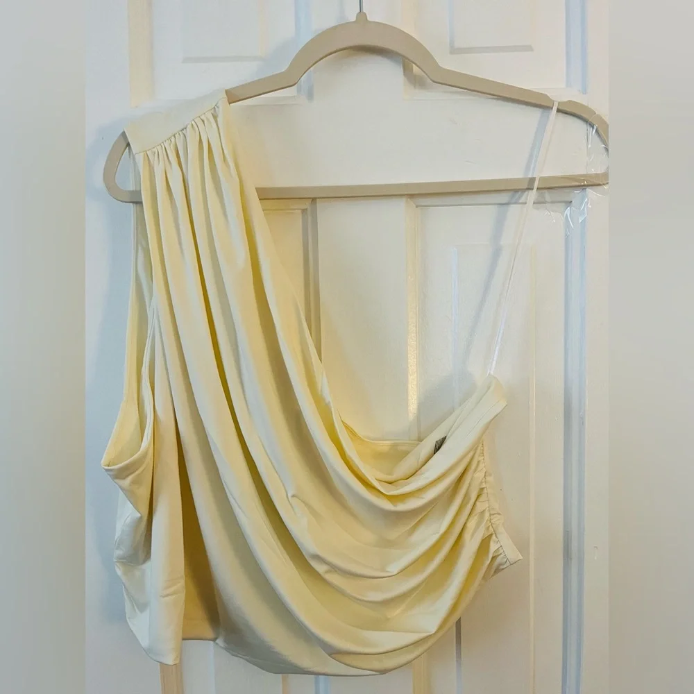 NWT H & M Women's Jersey One-Shoulder Black Fitted Crop Top. Size: XXL. - Picture 3 of 5